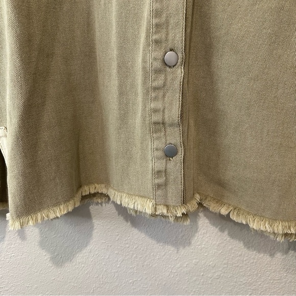 **NWT** POL Frayed Denim Button Down Shirt - Picture 7 of 12